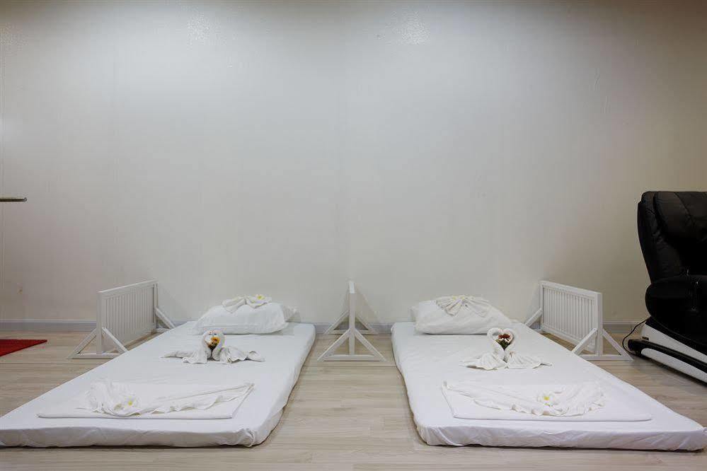 Capsule Hostel Patong Eksteriør billede