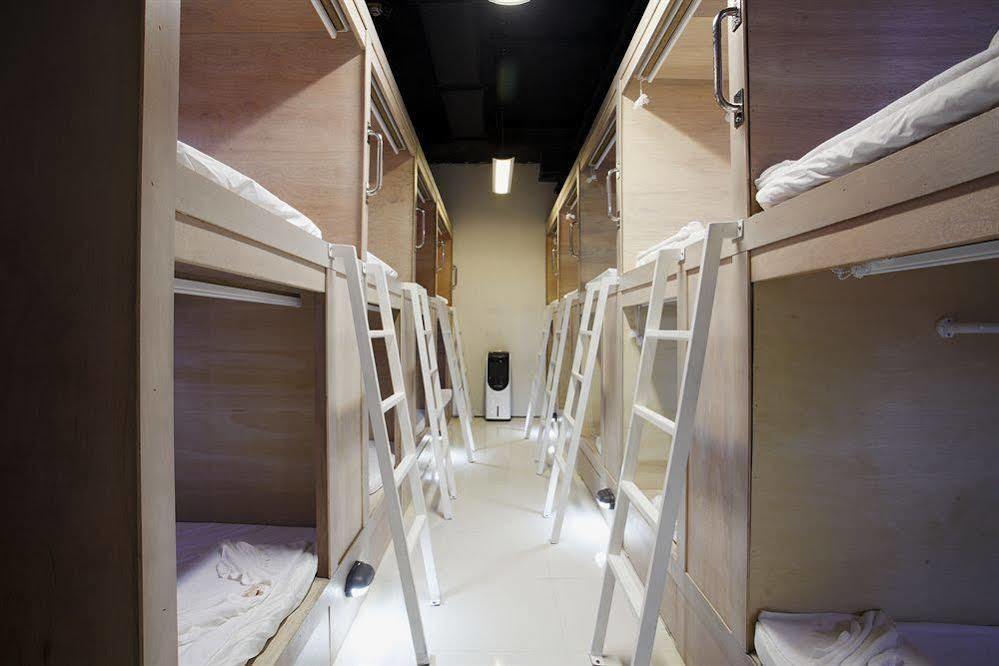 Capsule Hostel Patong Eksteriør billede